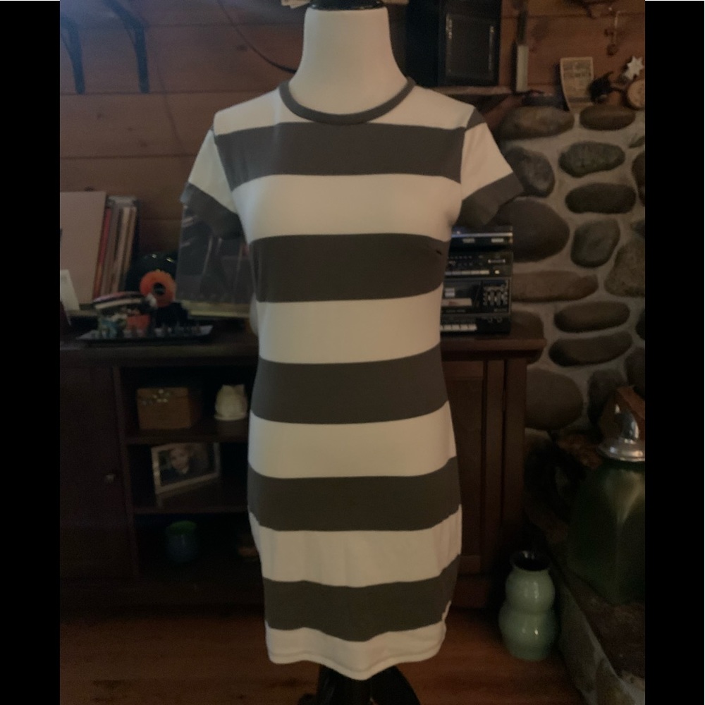 Forever21 short sleeved mini dress. Sz M. White with wide olive green stripes.